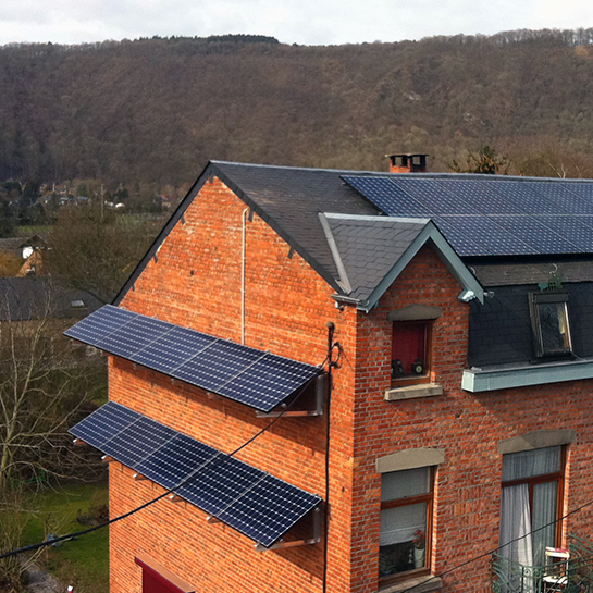 Fotovoltaïsche panelen installatie op de gevel Energreen