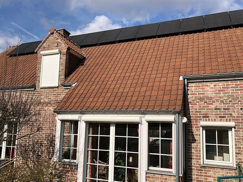 Fotovoltaïsche installatie : Ibc Solar Monosol 300 Zx5 Full Black @ 6040 Jumet, 05/03/2018 (1)