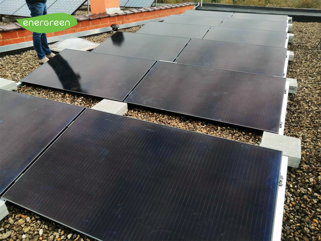 Installation panneaux photovoltaïques toit plat Sunpower Performance P3 325W Black Energreen